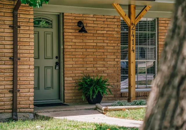 Photo 3 of Single family home for sale at 2414 Airline Dr, Brenham, TX 77833 | MLS# 7534736 | Listing updated on 2026-08-10