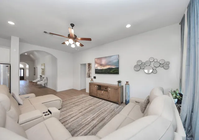 Photo 3 of Sale Pending at 2755 Parker Oak Pass, Missouri City, TX 77459 | MLS# 52081916 | Listing updated on 2026-09-23