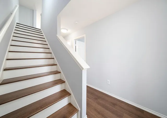 Photo 3 of Townhouse for sale at 934 W Heights Holw Ln, Houston, TX 77007 | MLS# 78959943 | Listing updated on 2026-09-12