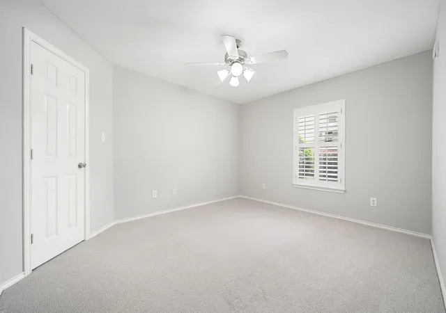 Photo 4 of Townhouse for sale at 934 W Heights Holw Ln, Houston, TX 77007 | MLS# 78959943 | Listing updated on 2026-09-12