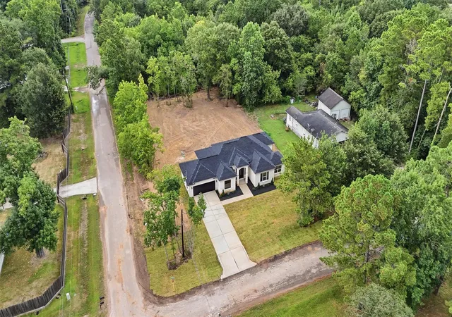 Photo 2 of Single family home for sale at 16701 Ardmore St, Conroe, TX 77302 | MLS# 10545742 | Listing updated on 2026-09-09