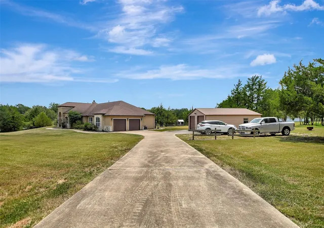 2nd image of 690 Meadow Bend Rd, Bellville, TX 77418 | MLS# 11771472