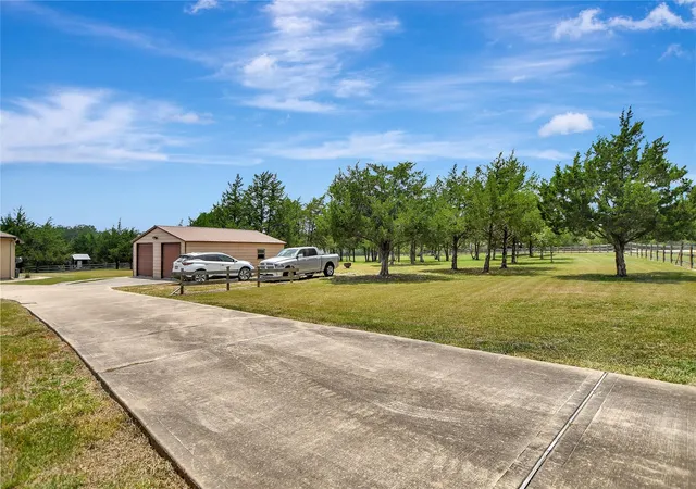 4th image of 690 Meadow Bend Rd, Bellville, TX 77418 | MLS# 11771472