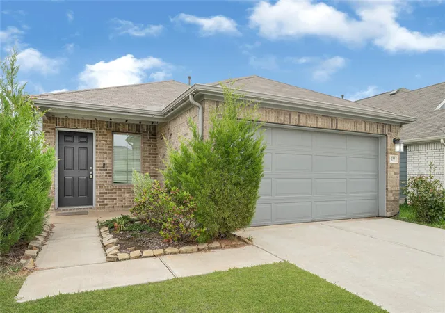 Photo 1 of Single family home for sale at 322 Pickwick Gdns Ln, Magnolia, TX 77354 | MLS# 22334482 | Listing updated on 2026-08-12
