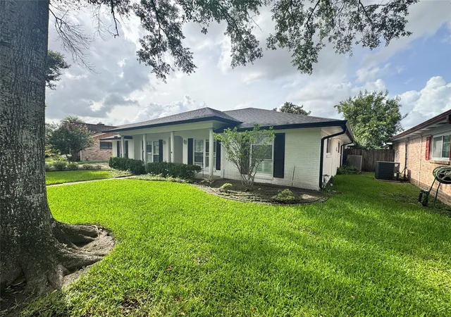 Photo 3 of Single family home for sale at 7706 Braesview Ln, Houston, TX 77071 | MLS# 98474295 | Listing updated on 2026-08-17