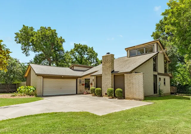 Photo 1 of Single family home for sale at 101 Huckleberry Dr, Lake Jackson, TX 77566 | MLS# 77011702 | Listing updated on 2026-09-18