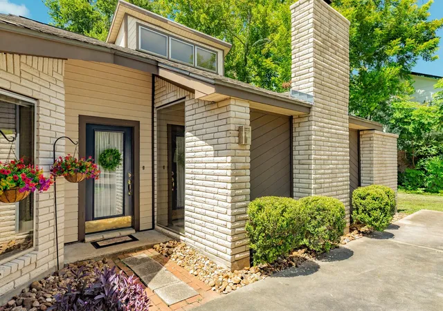 Photo 3 of Single family home for sale at 101 Huckleberry Dr, Lake Jackson, TX 77566 | MLS# 77011702 | Listing updated on 2026-09-18