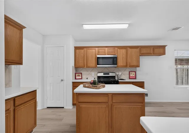 Photo 2 of Single family home for sale at 7235 Glacier Crk Dr, Houston, TX 77083 | MLS# 70996850 | Listing updated on 2026-08-16