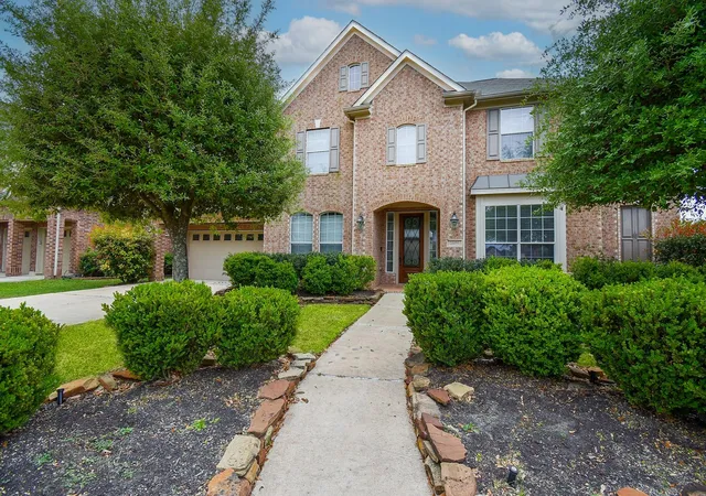Photo 4 of Single family home for sale at 7606 Westmoreland Dr, Sugar Land, TX 77479 | MLS# 31966781 | Listing updated on 2026-10-05