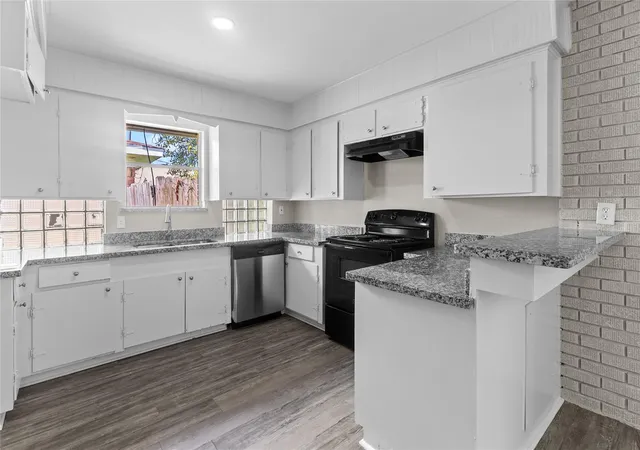 Photo 4 of Single family home for sale at 7 Richards Cts, La Marque, TX 77568 | MLS# 29043743 | Listing updated on 2026-09-27