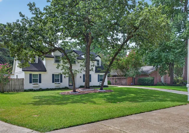 Photo 3 of Single family home for sale at 6527 Apple Valley Ln, Houston, TX 77069 | MLS# 77785971 | Listing updated on 2026-09-04