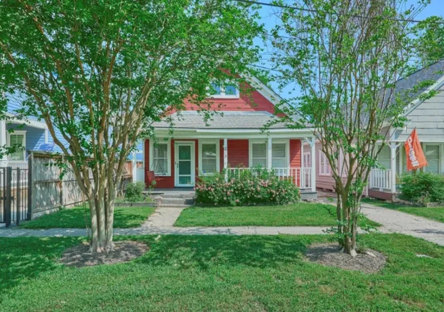 2nd image of 219 W 13th St, Houston, TX 77008 | MLS# 43224419