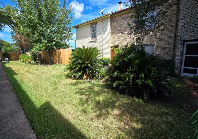 12th image of 1403 Blalock Rd #14, Houston, TX 77055 | MLS# 40432393
