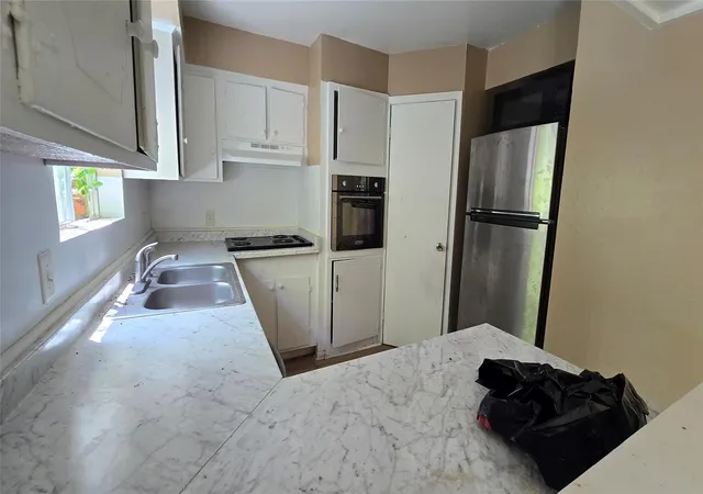 3rd image of 1403 Blalock Rd #14, Houston, TX 77055 | MLS# 40432393
