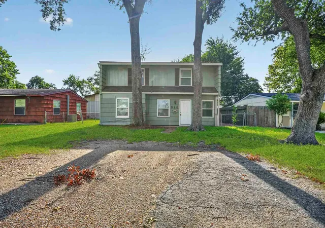 1st image of 319 S 6th St, La Porte, TX 77571 | MLS# 90388150