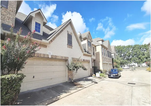 5th image of 10623 Wallingford Pl, Houston, TX 77042 | MLS# 47501804