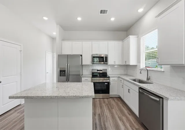 Photo 4 of Single family home for sale at 15608 Sycamore Dr, Montgomery, TX 77356 | MLS# 15069151 | Listing updated on 2026-09-17