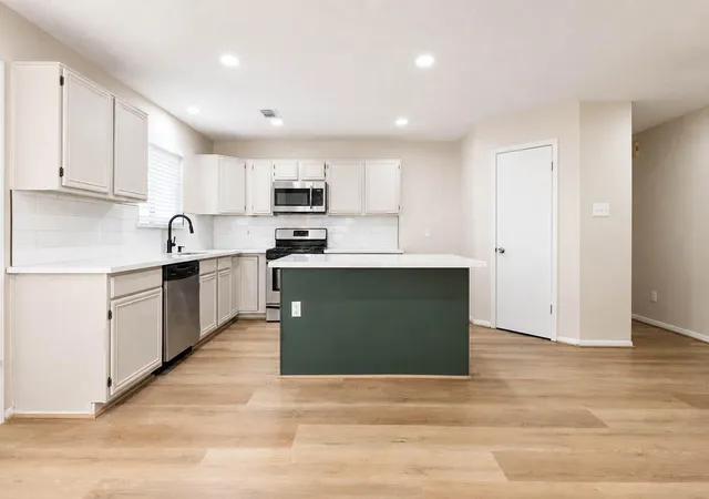 Photo 4 of Single family home for sale at 15819 Contender Ln, Friendswood, TX 77546 | MLS# 92660747 | Listing updated on 2026-09-14