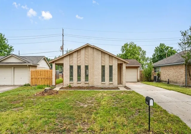 Photo 1 of Single family home for sale at 10215 Windriver Dr, Houston, TX 77070 | MLS# 60233876 | Listing updated on 2026-08-26