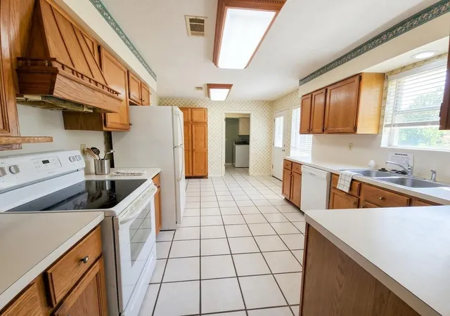 Photo 2 of Single family home for sale at 10215 Windriver Dr, Houston, TX 77070 | MLS# 60233876 | Listing updated on 2026-08-26