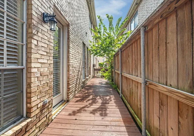 26th image of 2838 Briarhurst Park, Houston, TX 77057 | MLS# 9856070