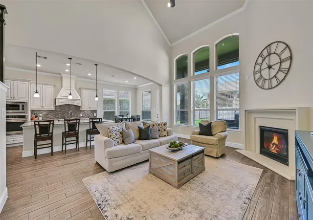 2nd image of 1645 Longwood Glen Ln, Friendswood, TX 77546 | MLS# 48444319