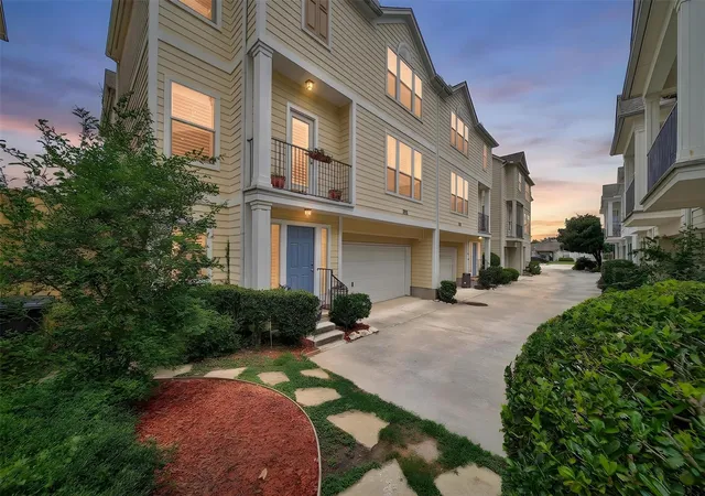 Photo 1 of Townhouse for sale at 1612 W 25th Street, Houston, TX 77008 | MLS# 6699133 | Listing updated on 2026-08-13