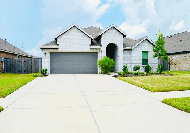 2nd image of 4227 Sterling View Blvd, Baytown, TX 77521 | MLS# 18804191