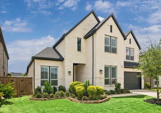 Photo 3 of Sale Pending at 7318 Pecan Brk Ln, Fulshear, TX 77441 | MLS# 96345150 | Listing updated on 2026-09-13
