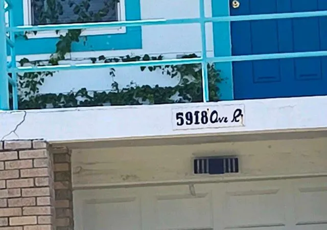 Photo 3 of Single family home for sale at 5918 Ave R, Galveston, TX 77551 | MLS# 72001632 | Listing updated on 2026-08-14