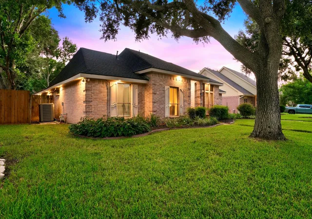 2nd image of 911 Sugardale Ct, Sugar Land, TX 77498 | MLS# 71897662