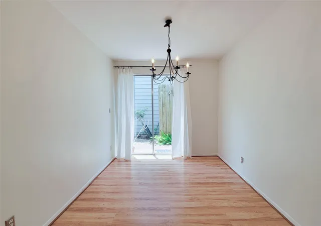 Listing Photo 4 - Condo for sale in building located at 4225 Purdue St, Houston, TX 77005 - Unit #C
