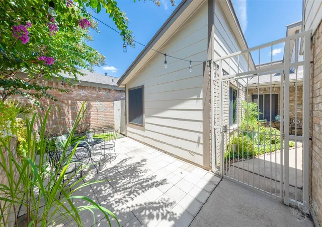 3rd image of 6339 Briar Terrace Dr, Houston, TX 77072 | MLS# 62952896