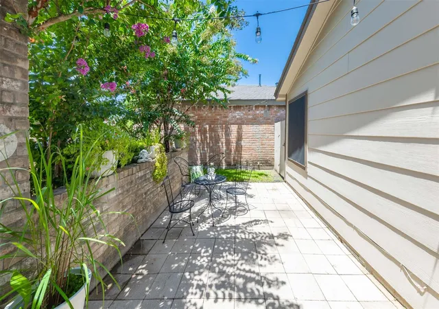4th image of 6339 Briar Terrace Dr, Houston, TX 77072 | MLS# 62952896