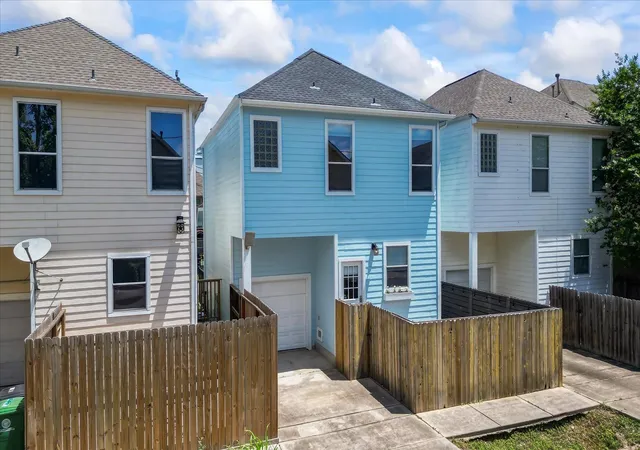 4th image of 4439 Spencer St, Houston, TX 77007 | MLS# 90698272