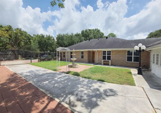 1st image of 902 Ashford Pkwy, Houston, TX 77077 | MLS# 54808554