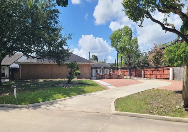 2nd image of 902 Ashford Pkwy, Houston, TX 77077 | MLS# 54808554