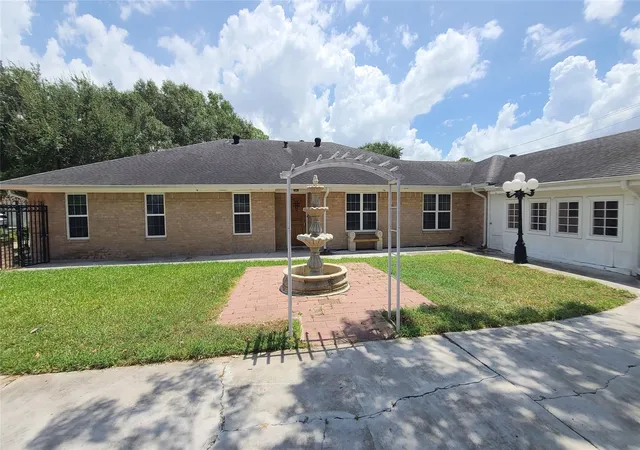 3rd image of 902 Ashford Pkwy, Houston, TX 77077 | MLS# 54808554