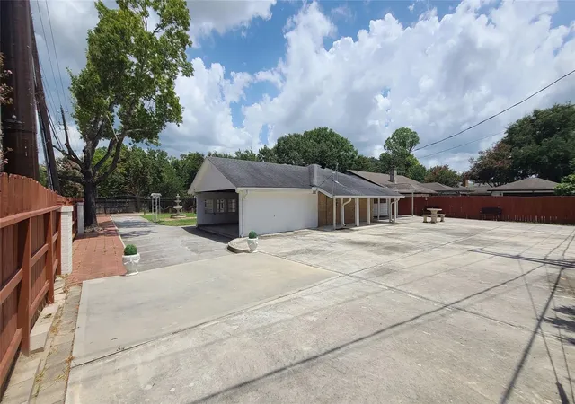 4th image of 902 Ashford Pkwy, Houston, TX 77077 | MLS# 54808554