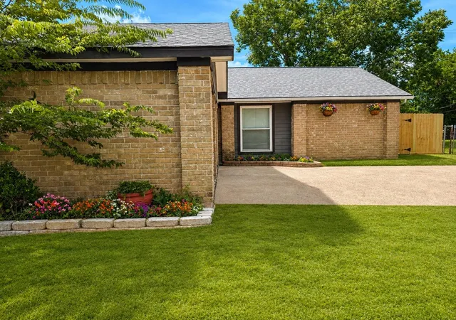 2nd image of 3206 Wavecrest St, League City, TX 77573 | MLS# 42811613