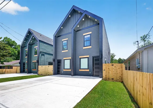 2nd image of 7836 Nashville St Unit A/b St, Houston, TX 77028 | MLS# 26174398