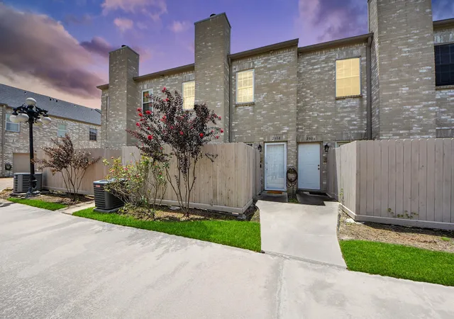 2nd image of 2908 Holly Hall St #2908, Houston, TX 77054 | MLS# 71272220