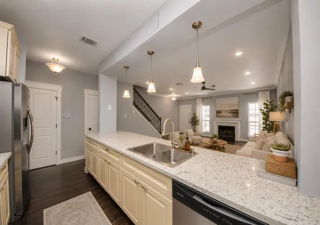 4th image of 2908 Holly Hall St, Houston, TX 77054