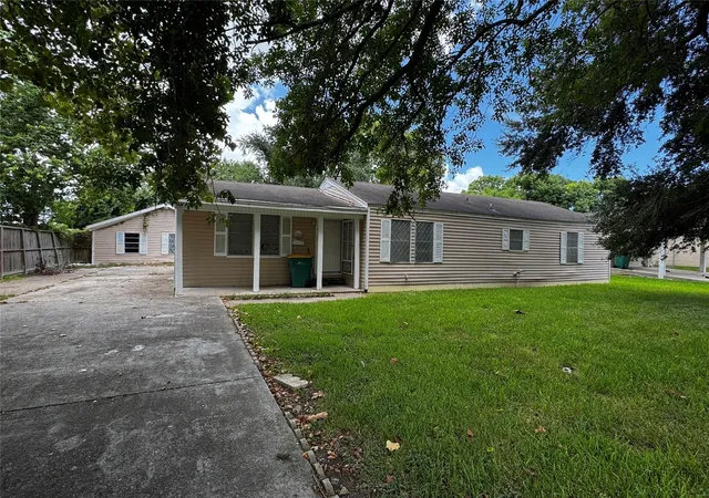 Photo 1 of Single family home for sale at 225 Beatrice St, La Marque, TX 77568 | MLS# 75086339 | Listing updated on 2026-09-10