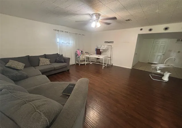 Photo 3 of Single family home for sale at 225 Beatrice St, La Marque, TX 77568 | MLS# 75086339 | Listing updated on 2026-10-08