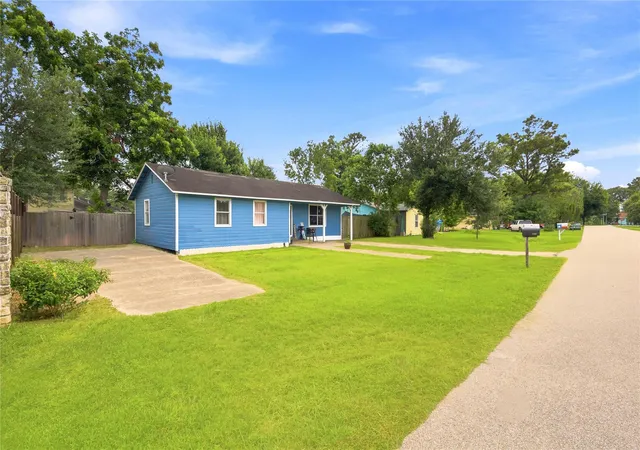 Photo 3 of Single family home for sale at 9326 Montgomery Ln, La Porte, TX 77571 | MLS# 4479893 | Listing updated on 2026-09-15