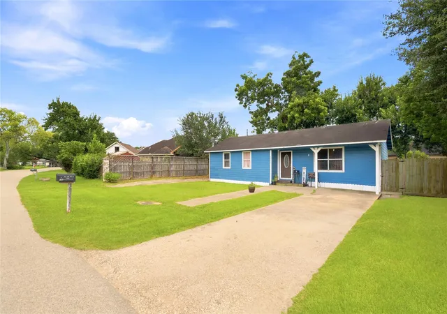 Photo 3 of Single family home for sale at 9326 Montgomery Ln, La Porte, TX 77571 | MLS# 4479893 | Listing updated on 2026-09-15