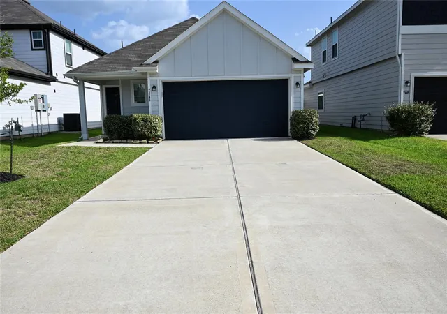 Photo 2 of Single family home for sale at 2441 Shellcracker Dr, Conroe, TX 77384 | MLS# 40177060 | Listing updated on 2026-09-03