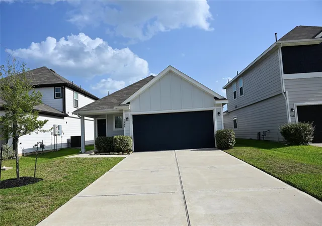 Photo 3 of Single family home for sale at 2441 Shellcracker Dr, Conroe, TX 77384 | MLS# 40177060 | Listing updated on 2026-09-03