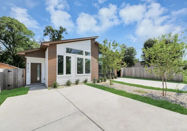 3rd image of 8109 Hamlet St, Houston, TX 77078 | MLS# 61839319